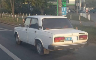 В Киеве автомобиль с полицейскими номерами «скрывался» от камер видеофиксации, фото