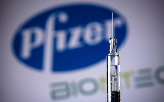 Японцы обнаружили посторонние вещества в вакцине: на этот раз в Pfizer