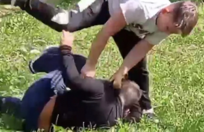 Били по спине и почкам: в Луцке ученики средней школы устроили жестокую драку, видео