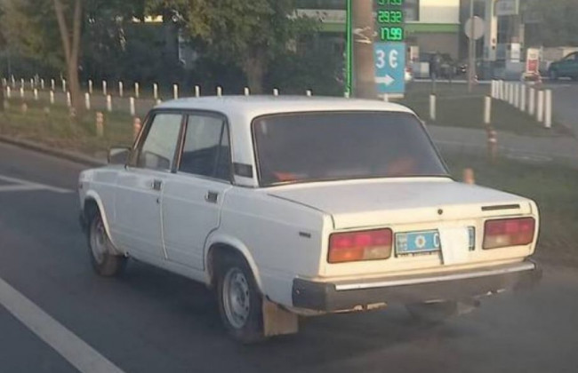 В Киеве автомобиль с полицейскими номерами «скрывался» от камер видеофиксации, фото