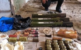 На Закарпатті знайшли схрон з арсеналом вибухівки