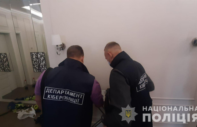 Вимагали гроші за нерозповсюдження провокаційної інформації щодо політиків: поліція викрила угруповання