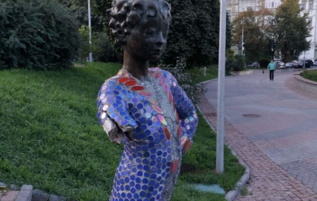 Вандалы поиздевались над любимой скульптурой киевлян