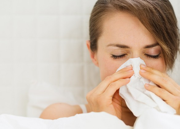 Можно запросто спутать с аллергией: медик назвал особенности штамма «Дельта»