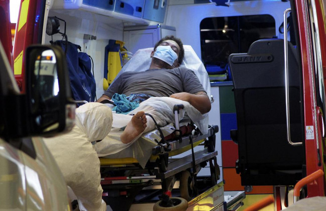 Во Франции отстранили от работы 3000 невакцинированных медицинских работников