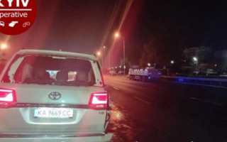 В Киеве сотрудник СТО разбил Land Cruiser клиента