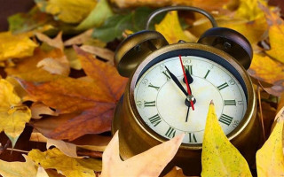 Стало известно, когда Украина переведет часы на зимнее время