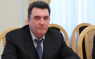 Данилов пригрозил санкциями за участие в выборах в Крыму и ОРДЛО, организованных РФ