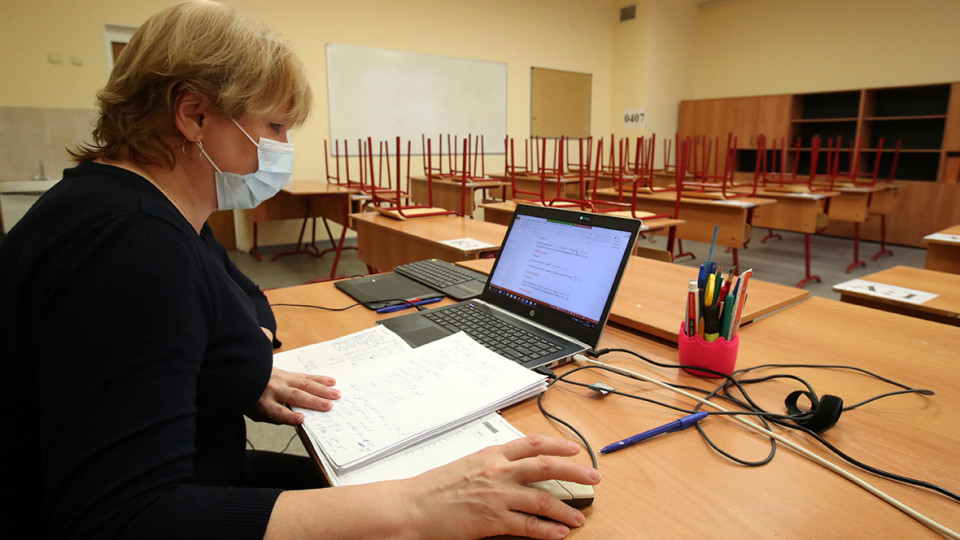 Киевская ОГА закроет школы, где недостаточно вакцинированных педагогов