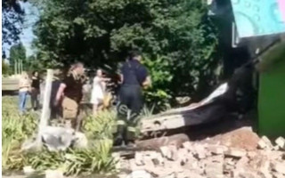 В Херсоне бетонная плита посреди белого дня рухнула на мужчину: подробности инцидента