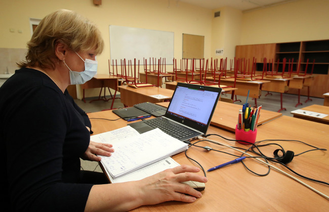 Киевская ОГА закроет школы, где недостаточно вакцинированных педагогов