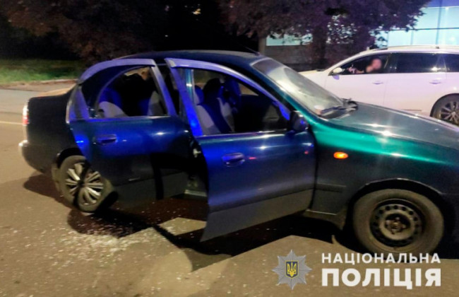 В Черновцах стреляли по автомобилю с детьми