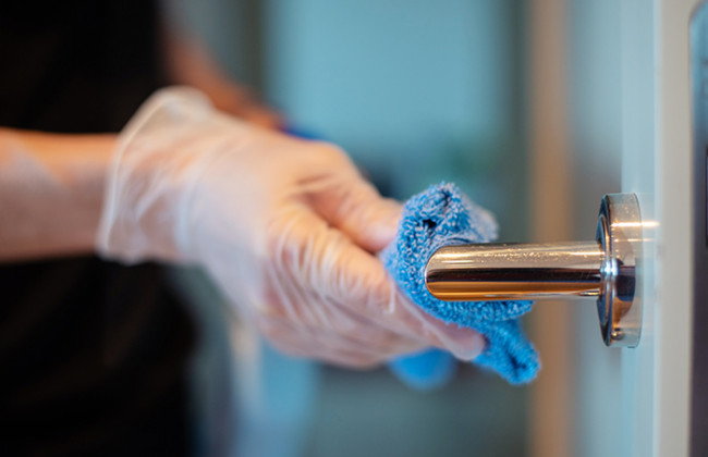 Стало известно, передается ли штамм «Дельта» через поверхности