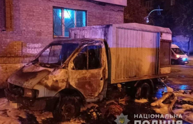 Не понравилась парковка соседа: в Киеве мужчина сжег авто