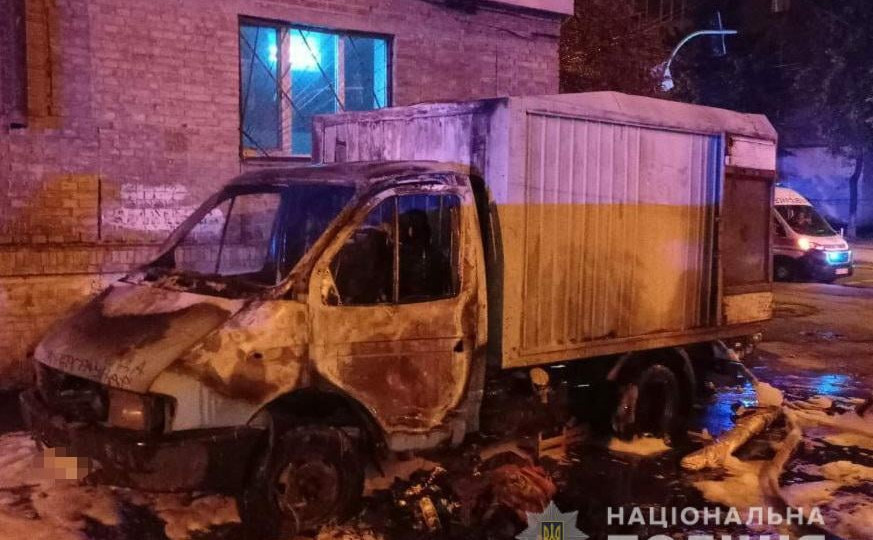 Не понравилась парковка соседа: в Киеве мужчина сжег авто