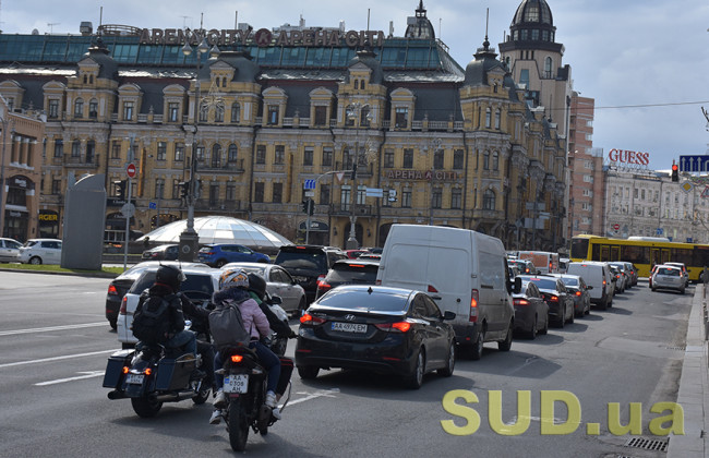 В Киеве перекрыли движение транспорта: где не проехать