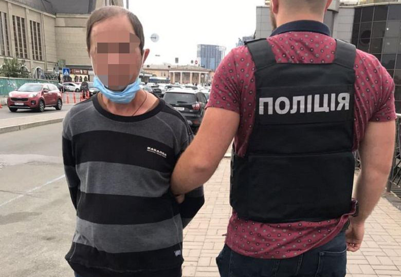 У Києві педофіл напав на дівчинку в шкільному туалеті