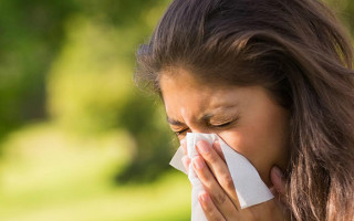 Легко спутать с аллергией: врач назвал особенности штамма «Дельта»