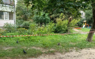 В Киеве убили женщину прямо на детской площадке