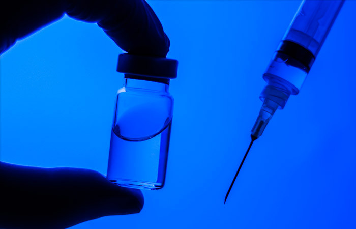 Медики предупредили о рисках бустерной вакцинации