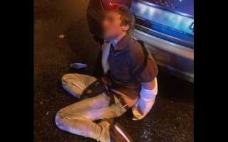 Под Киевом пьяный мужчина стрелял в полицейских, видео