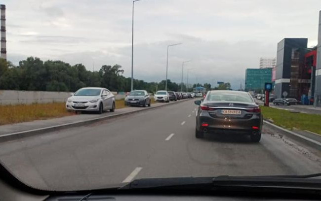 На паркинге было свободно 654 места: киевлян возмутили «герои парковки», фото