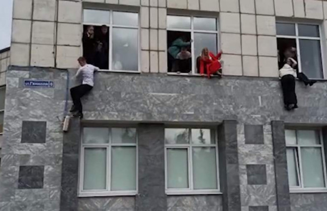 В Пермском университете открыли стрельбу: студенты выпрыгивают из окон