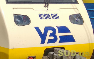 Провал під залізничним полотном: УЗ попереджає про зміну руху потягів