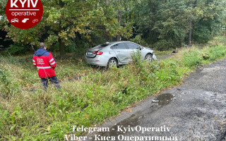 Смертельное ДТП в Киеве: автомобиль снес девушку на остановке