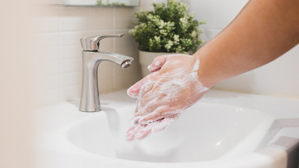 Врач рассказала, защищает ли мытье рук от коронавируса