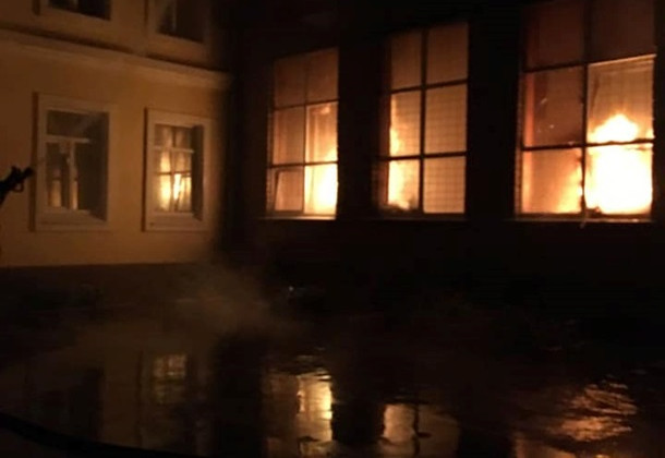 В школе под Харьковом вспыхнул мощный пожар