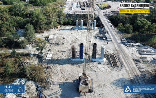 Дорожники показали будівництво унікальної естакади за програмою «Велике будівництво»
