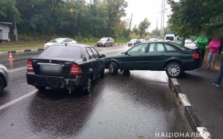 В Харькове на мокрой дороге столкнулись 5 автомобилей