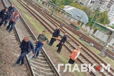 В Киеве на вокзале трагически погибла женщина