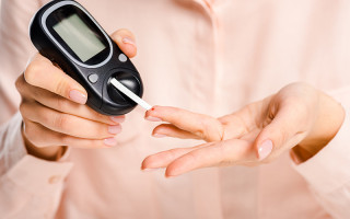 Врачи объяснили, как уровень сахара в крови влияет на тяжесть COVID-19