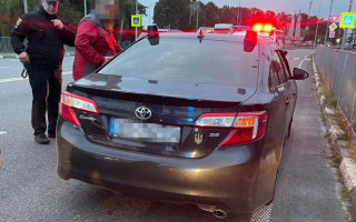 Під Києвом затримали авто, на якому, ймовірно, пересувались шахраї