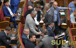 Рада розглядає законопроект щодо строків звернення за отриманням послуг під час карантину, трансляція
