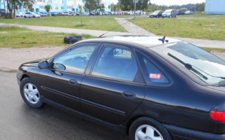 Суд визнав недійсним договір купівлі-продажу автомобіля, придбаного у шлюбі: у чому справа