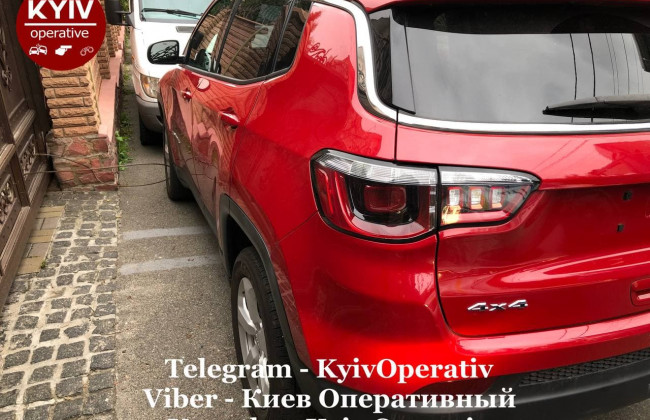 Прив'язав авто тросом до паркану, аби не забрав евакуатор: деталі курйозної гонки з патрульними у Києві
