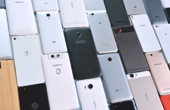 Литовцев призывают выбросить китайские смартфоны и избегать их покупки: что случилось