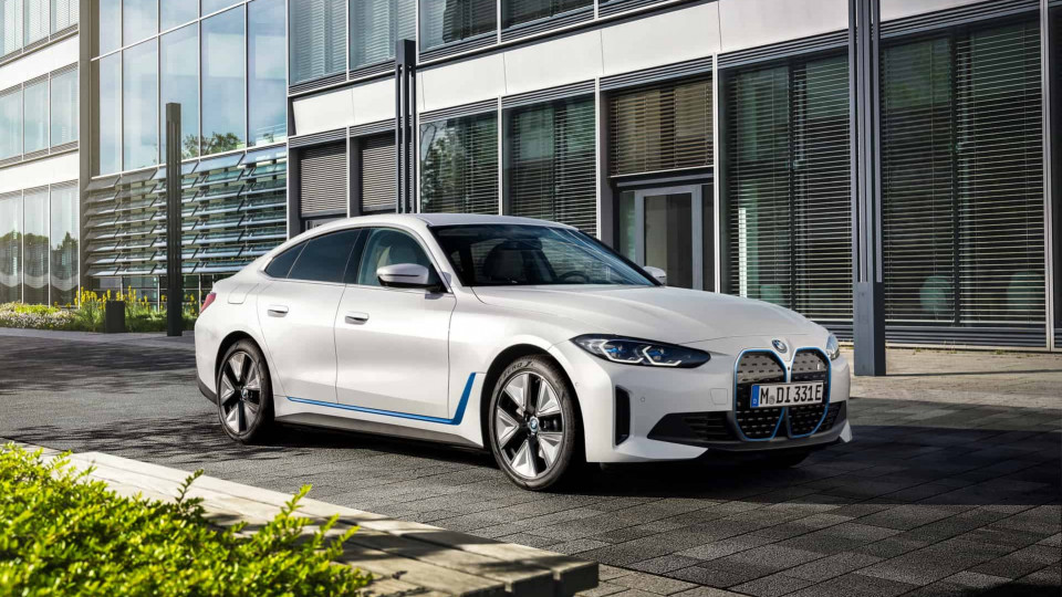BMW отказывается выпускать электрокары с большим запасом хода: причина