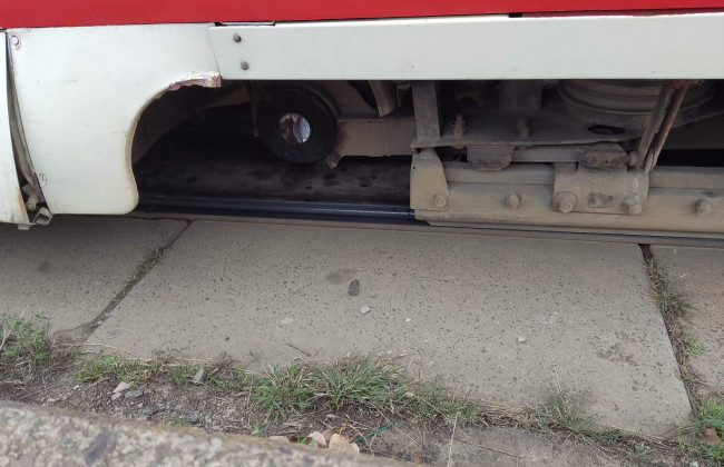 В Киеве у трамвая на ходу отпало колесо