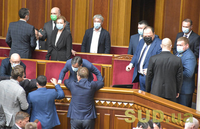 Зеленский отреагировал на принятие закона об олигархах