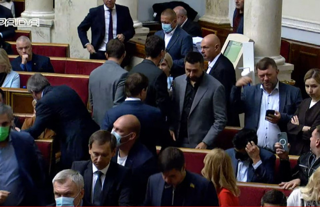 Верховная Рада будет сегодня работать, пока не примет закон об олигархах