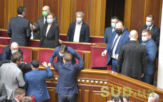 Зеленский отреагировал на принятие закона об олигархах