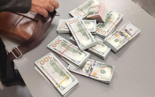 Пограбував товаришів і втік: в Одесі затримано чоловіка зі $105 тисячами