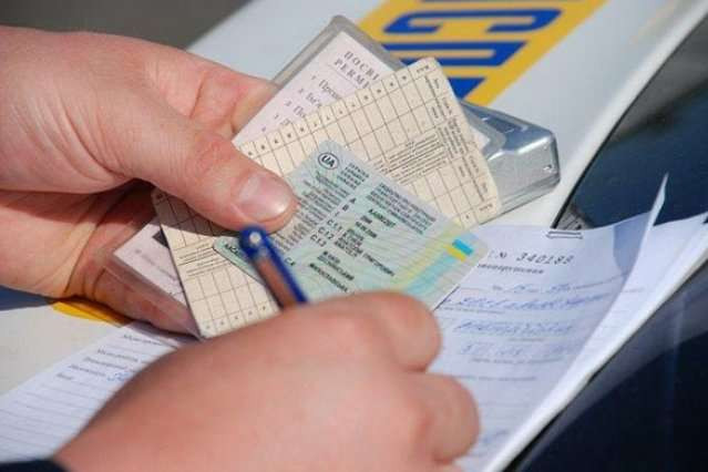 Складання практичного іспиту на отримання водійських прав по-новому: що затвердив Уряд