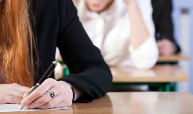 Що робити тим, хто не може через велику чергу скласти іспит з української мови