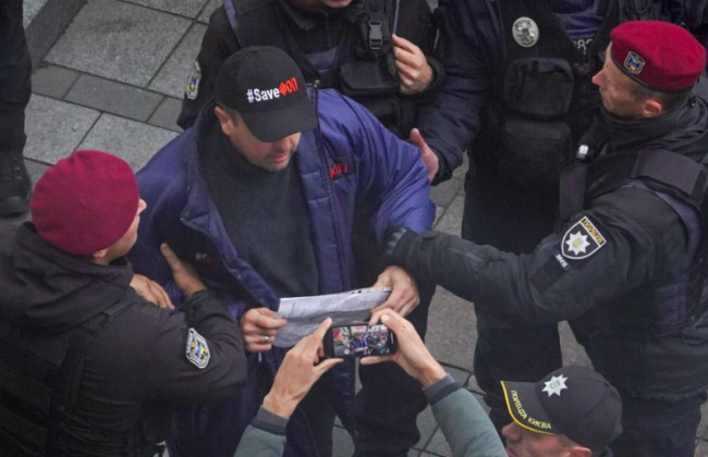 Стычка ФОПов и полиции под парламентом: чего требуют люди