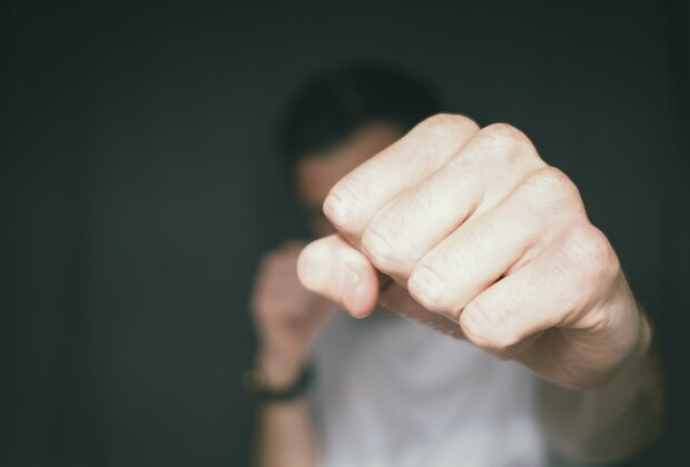 В Киеве подрались водители маршрутки и авто: летели даже волосы, видео